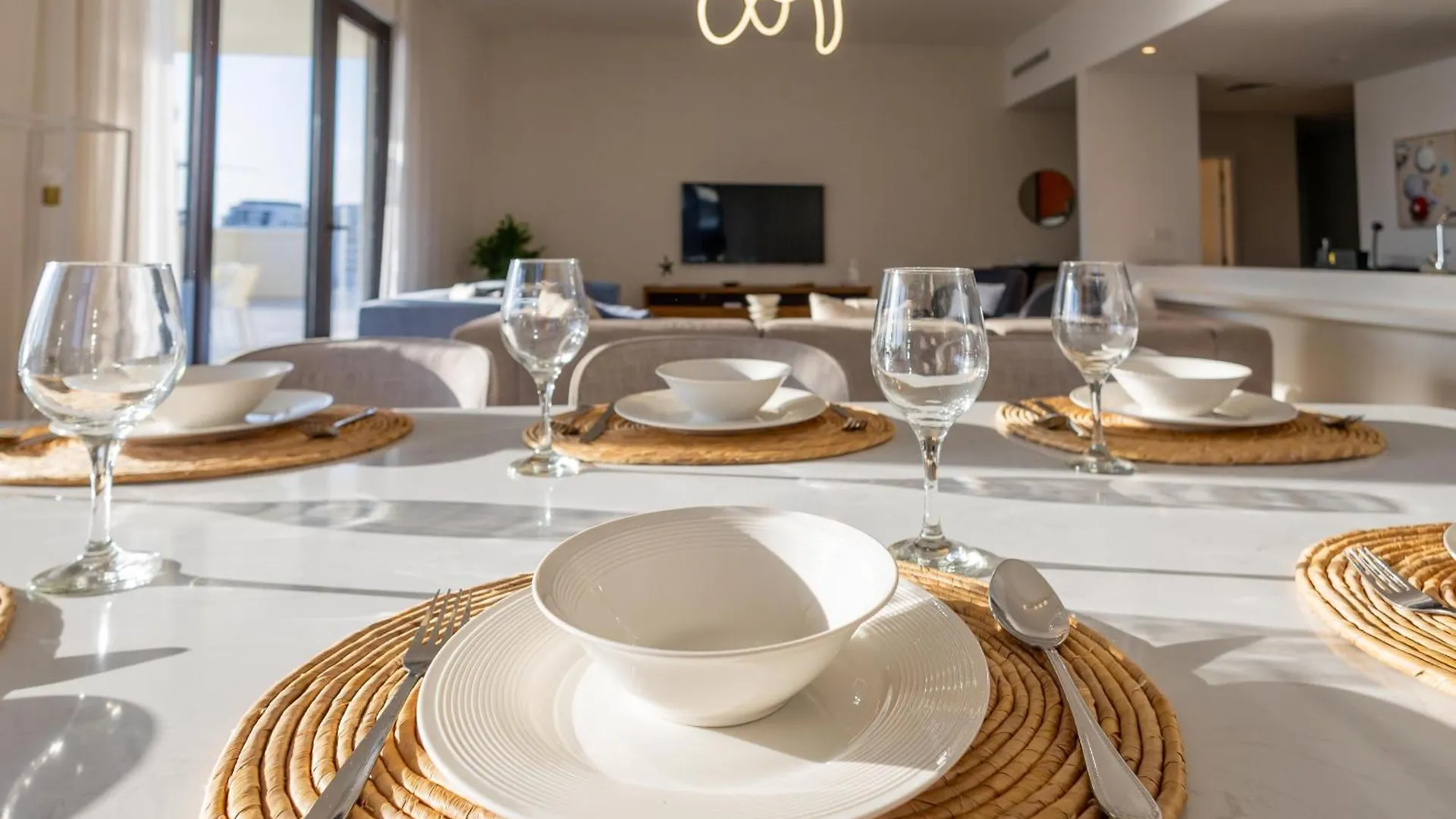 Apartment Higuests Experience Coastal Elegance At La Rive 2 In La Mer Dubai