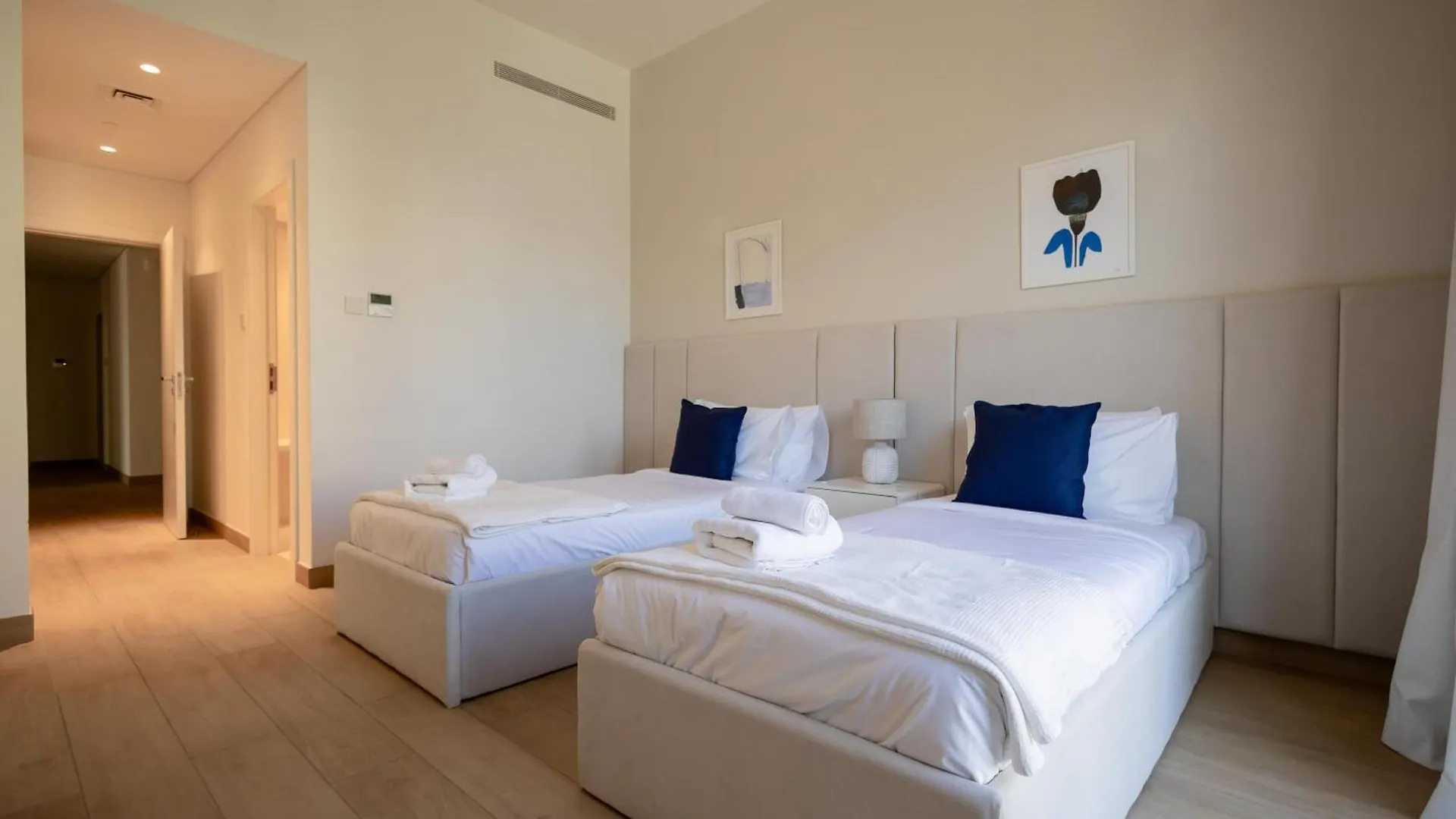 Apartment Higuests Experience Coastal Elegance At La Rive 2 In La Mer Dubai