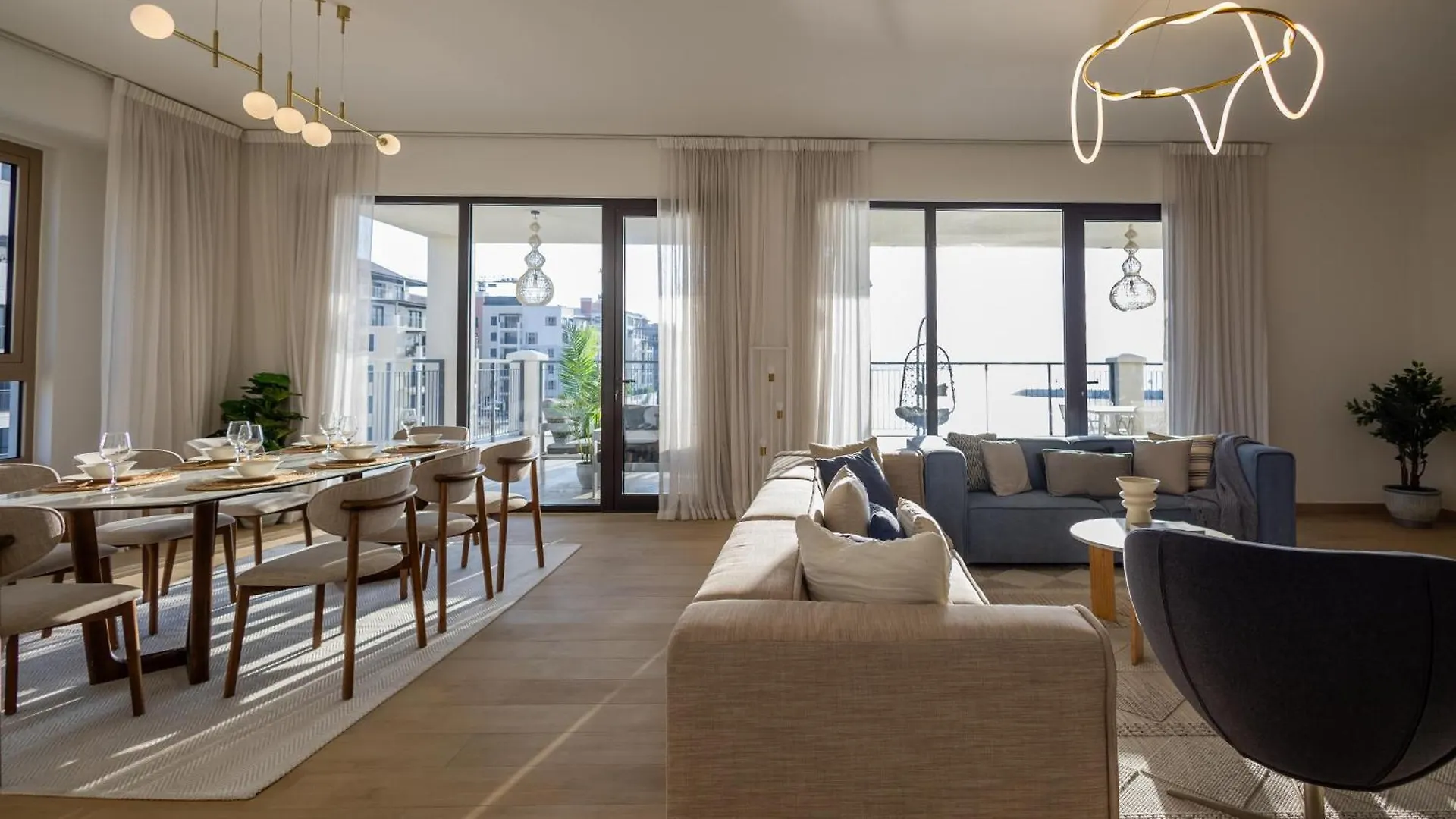 Higuests Experience Coastal Elegance At La Rive 2 In La Mer Dubai Apartment