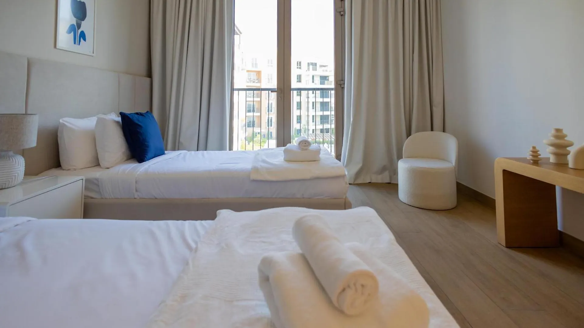 Higuests Experience Coastal Elegance At La Rive 2 In La Mer Dubai 0*,  United Arab Emirates