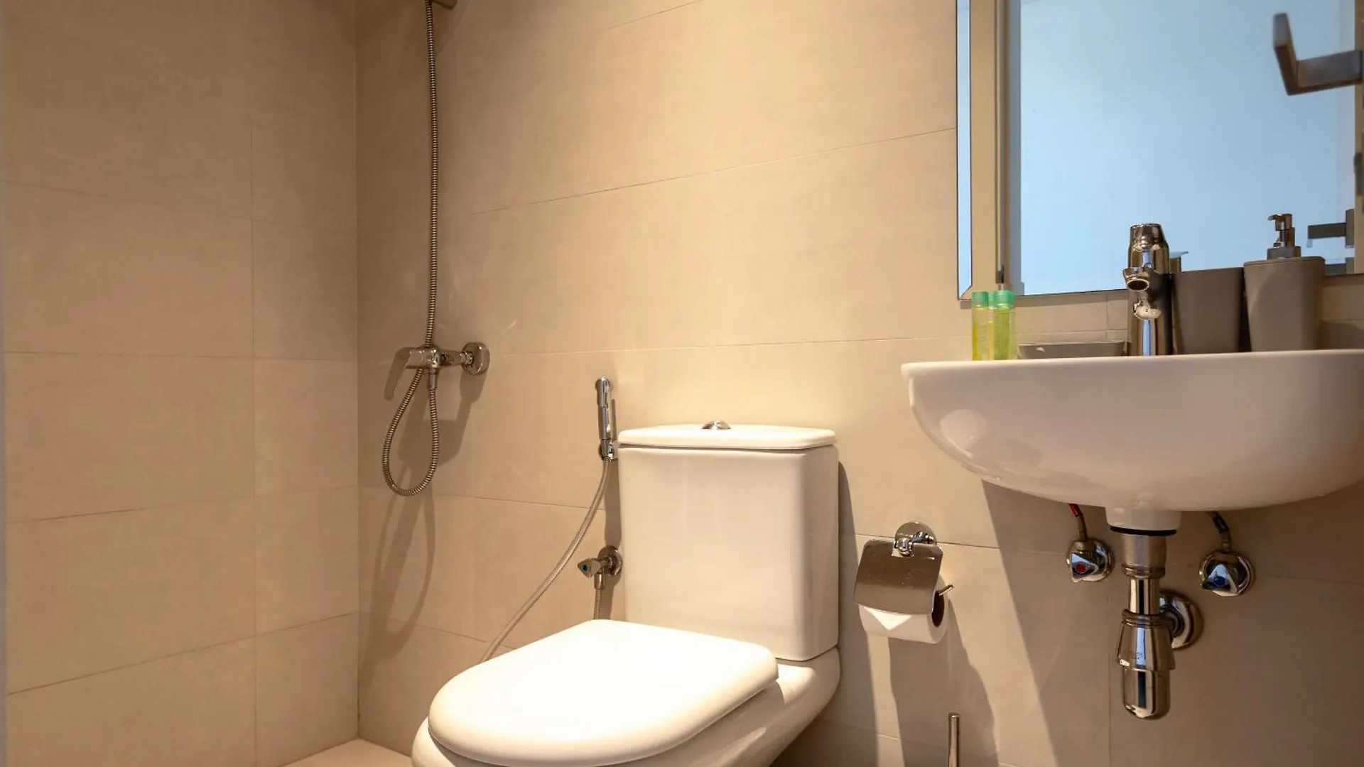 Higuests Experience Coastal Elegance At La Rive 2 In La Mer Dubai