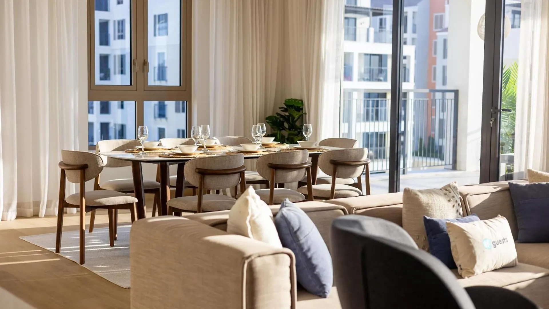 Apartment Higuests Experience Coastal Elegance At La Rive 2 In La Mer Dubai