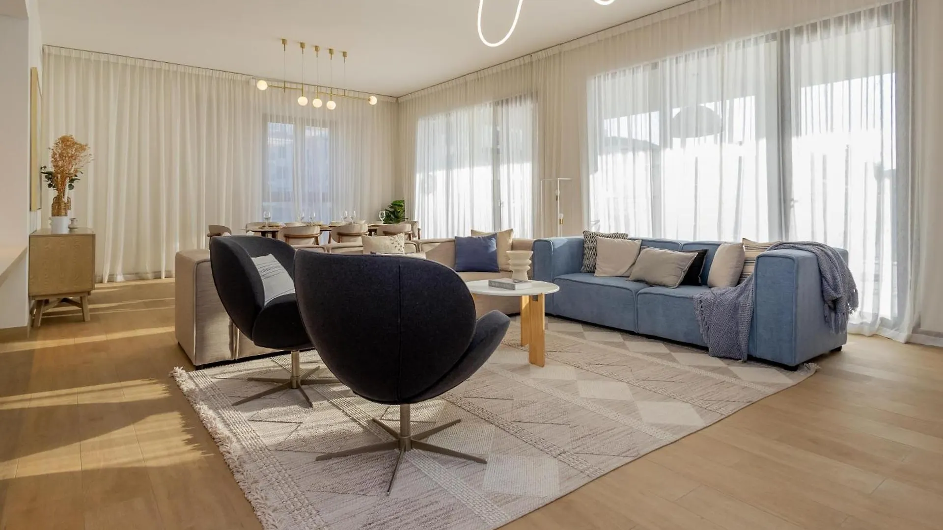 Higuests Experience Coastal Elegance At La Rive 2 In La Mer Dubai Apartment