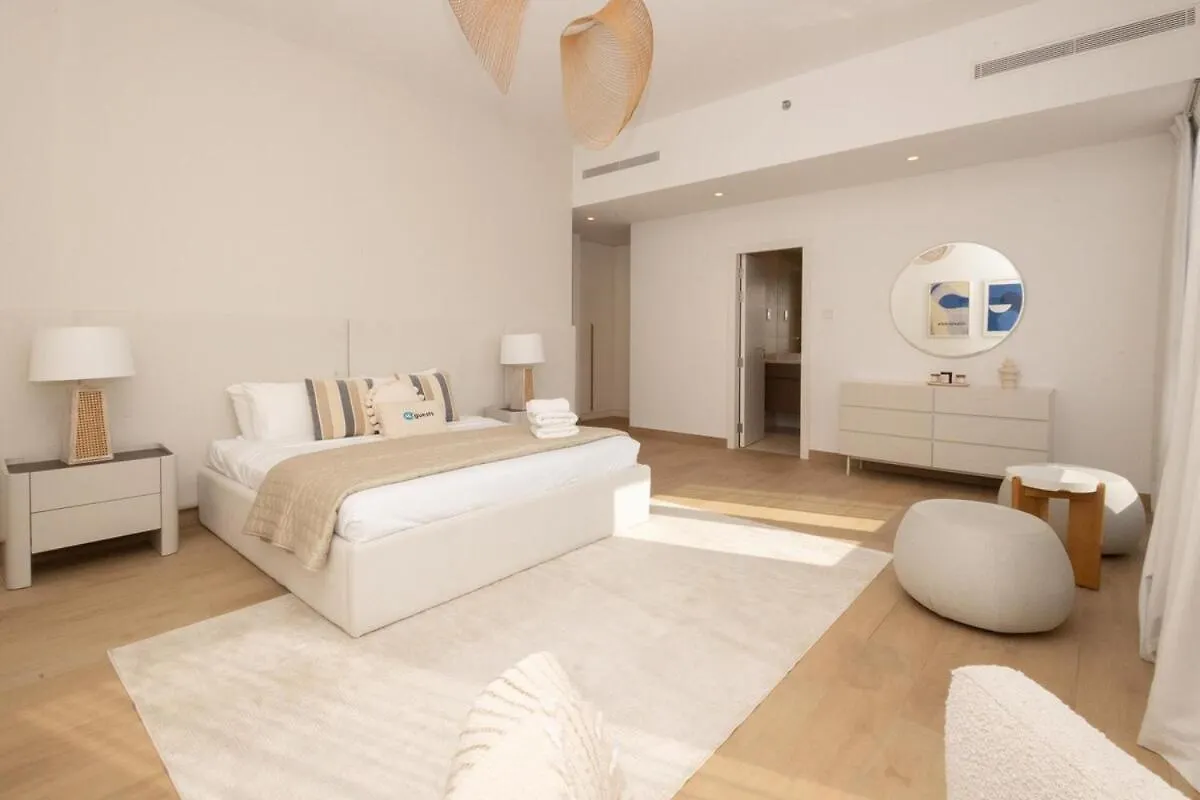 Higuests Experience Coastal Elegance At La Rive 2 In La Mer Dubai United Arab Emirates