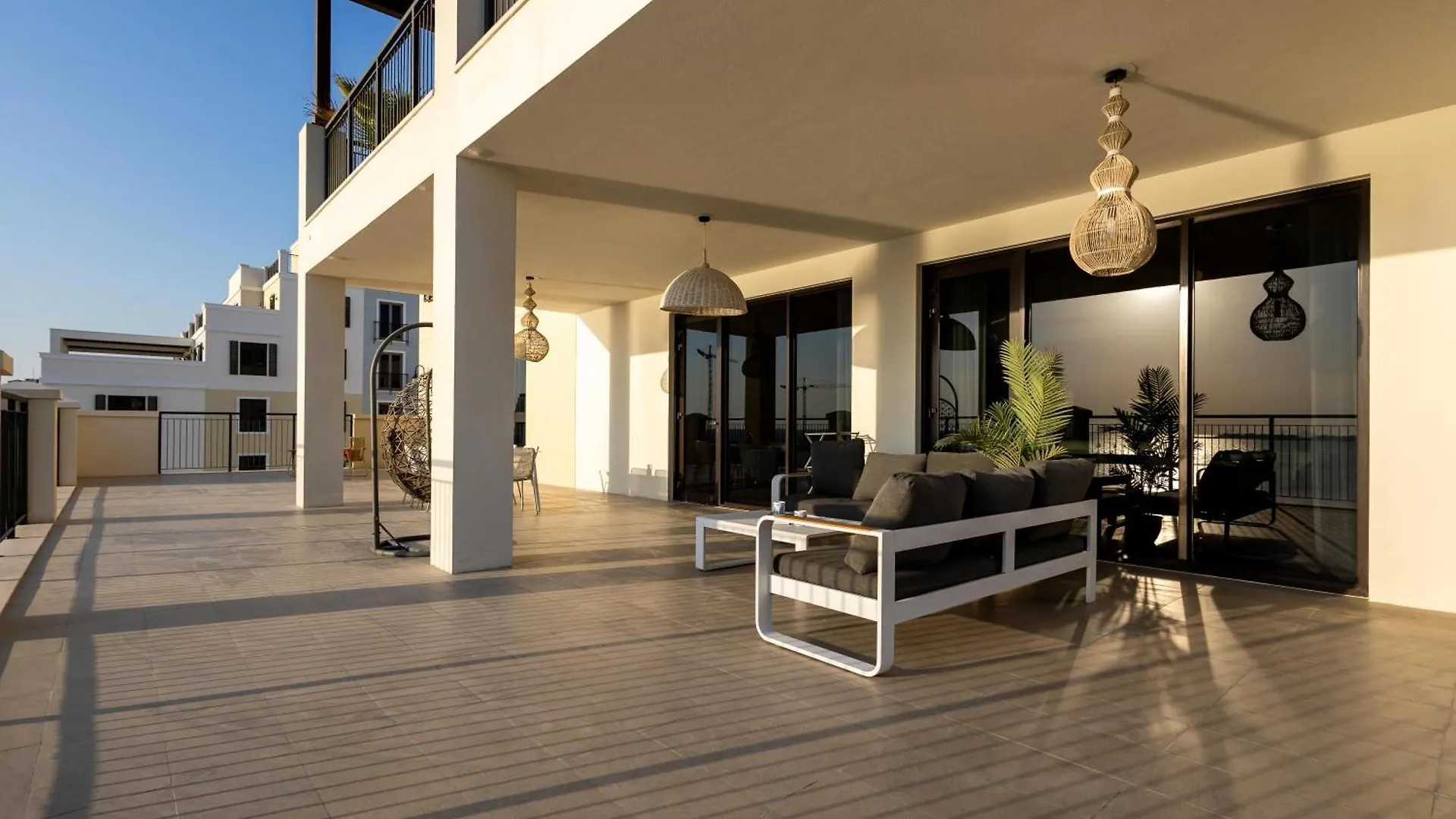 Higuests Experience Coastal Elegance At La Rive 2 In La Mer Dubai 0*,  United Arab Emirates