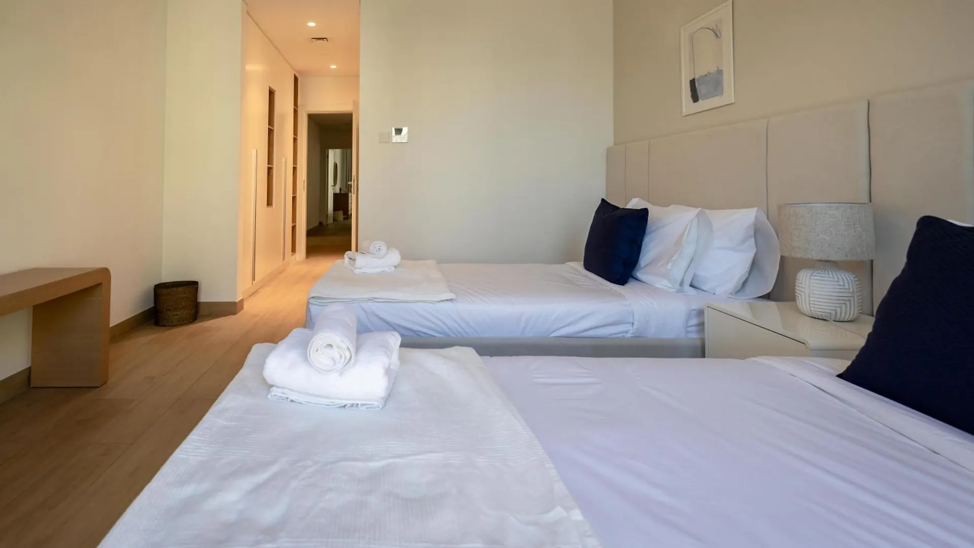 Higuests Experience Coastal Elegance At La Rive 2 In La Mer Dubai 0*,